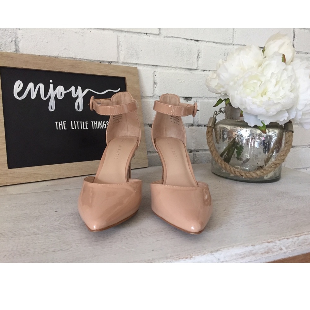 Kelly & Katie Riani nude patent leather pump